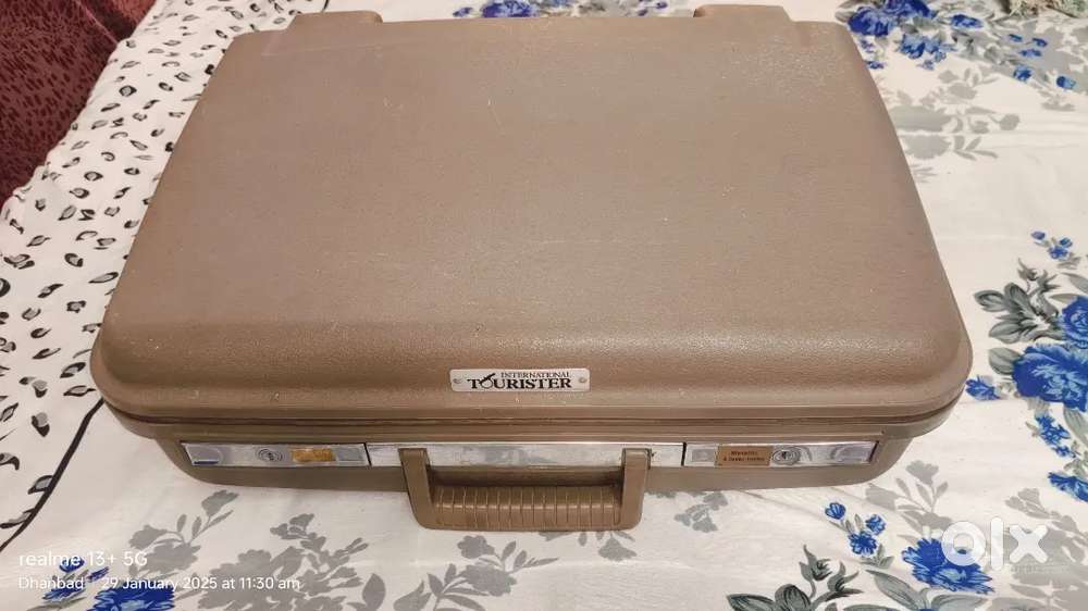 Suitcase VIP Company