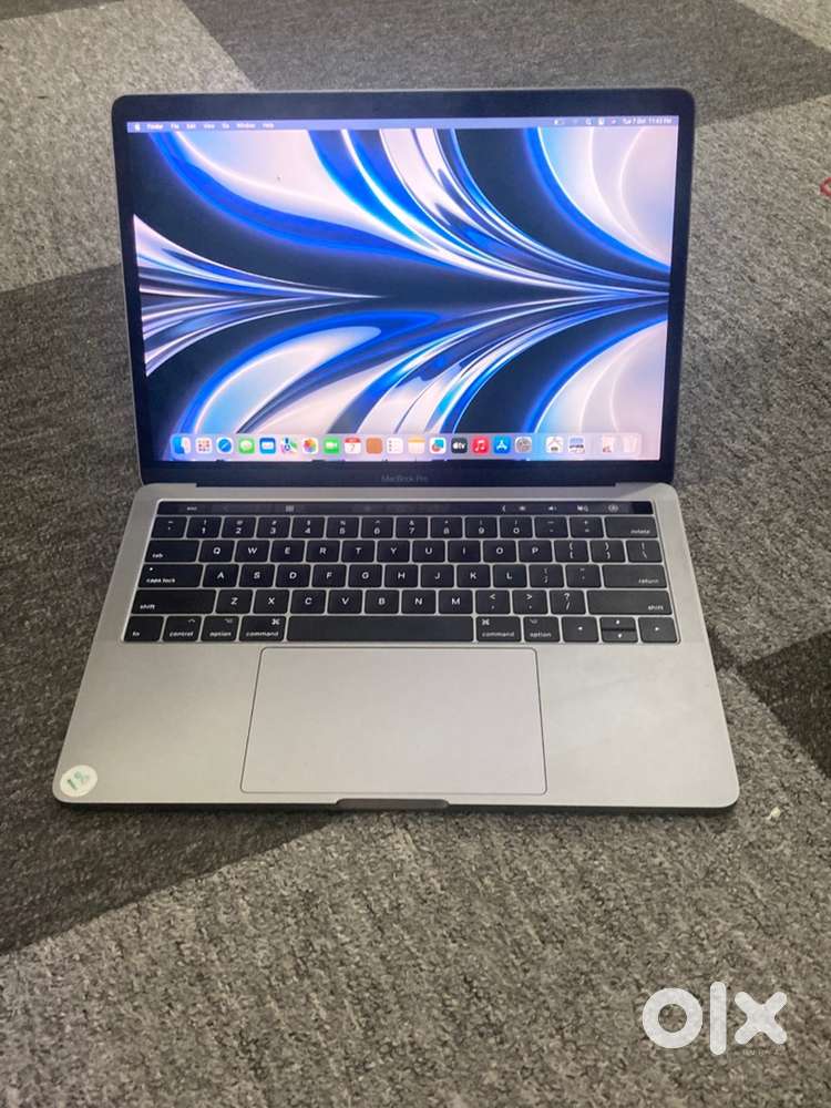 Apple MacBook Pro 13inch i5 2017 A1706 Lines Comes after 4hrs usage