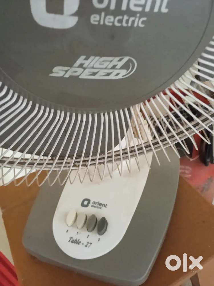 Table fan orient