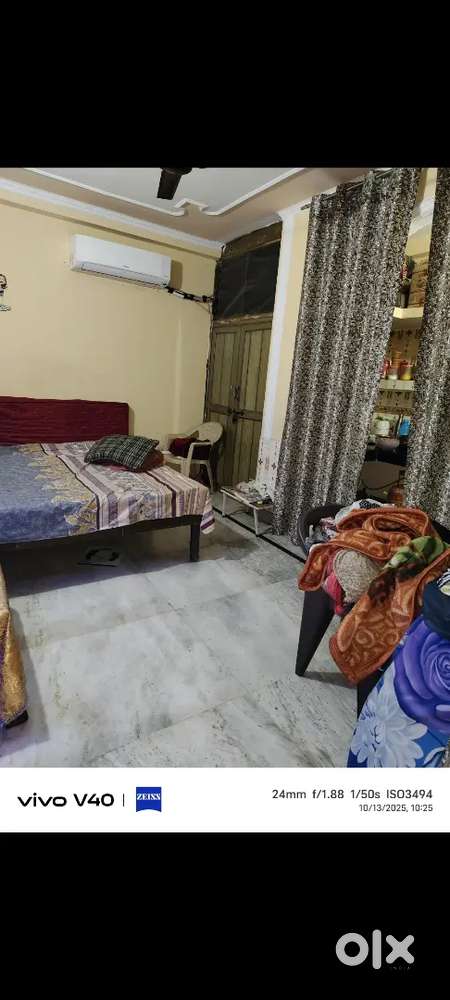 Urgent need room partner only girls couples b chalege