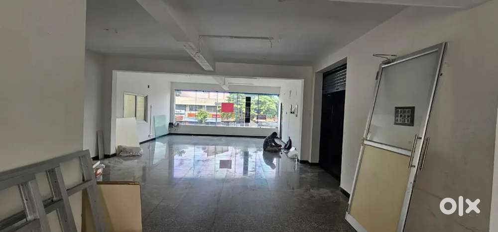 Commercial space for rent with locker