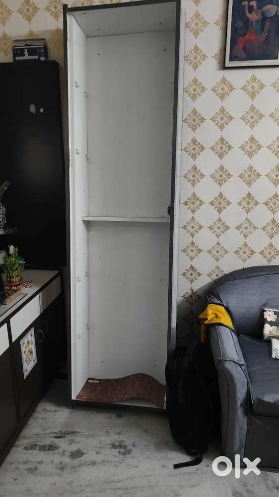 Storage cabinet with 4 ply shelves. Fully made of solid wood