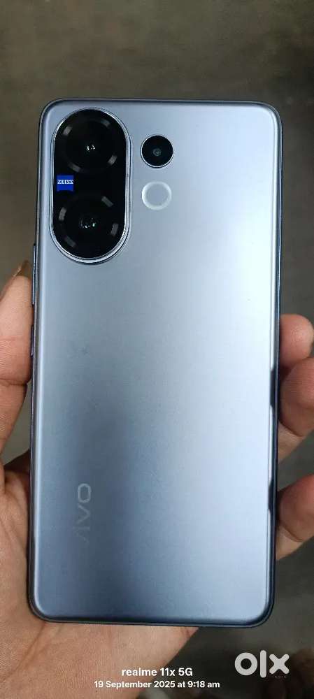 Vivo v60   7 days old phone mint condition