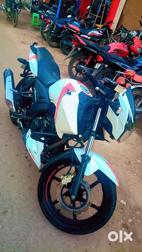 Tvs apache RTR 160 (Racing edition).