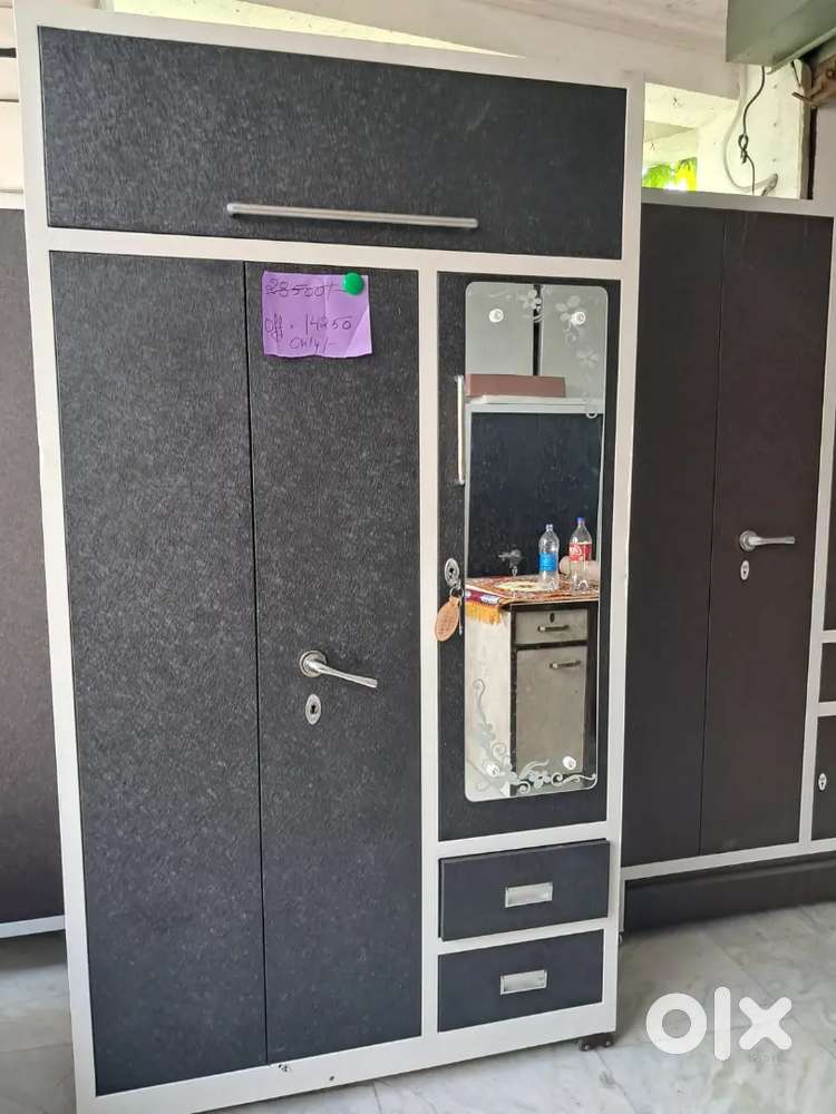 Almirah 4×7 CRC steel powder coated
