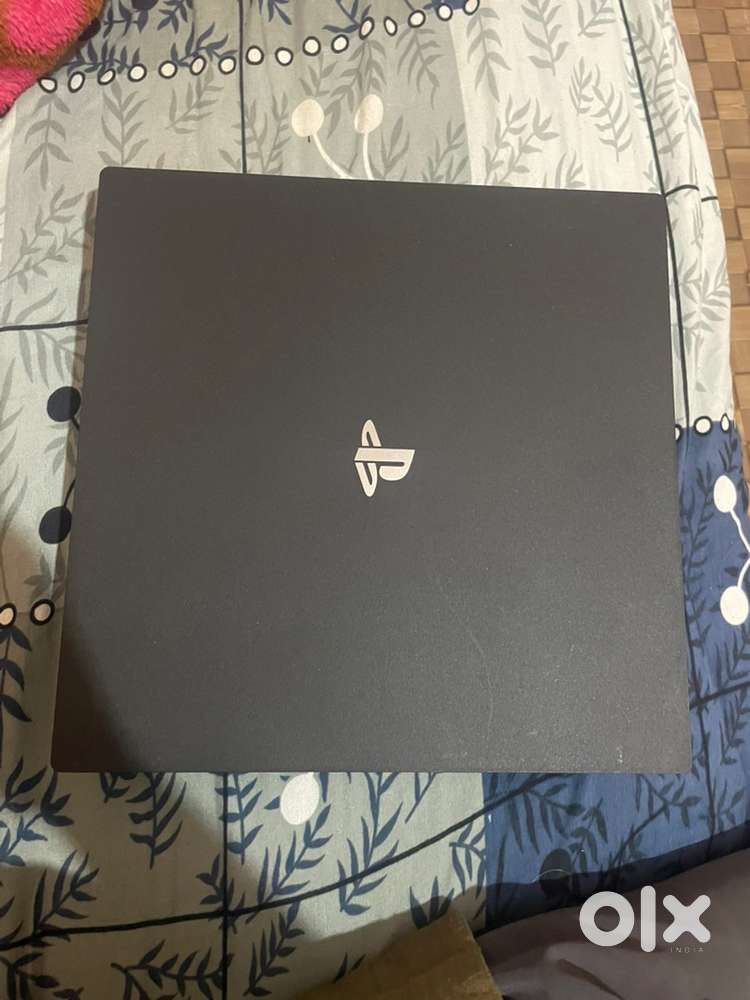 Ps4 Pro 1 TB black for sell in excellent condition