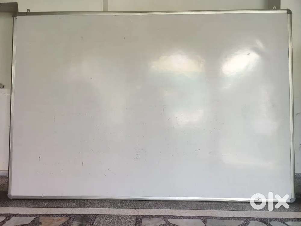 4*6 white board in excellent condition
