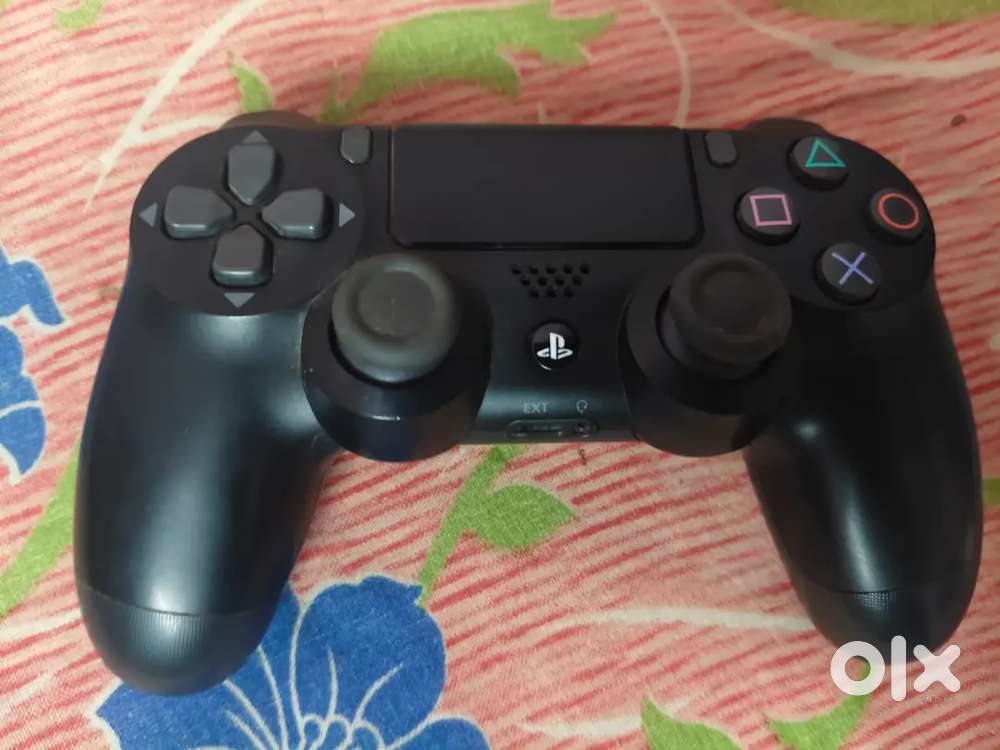 PS4 CONTROLLER