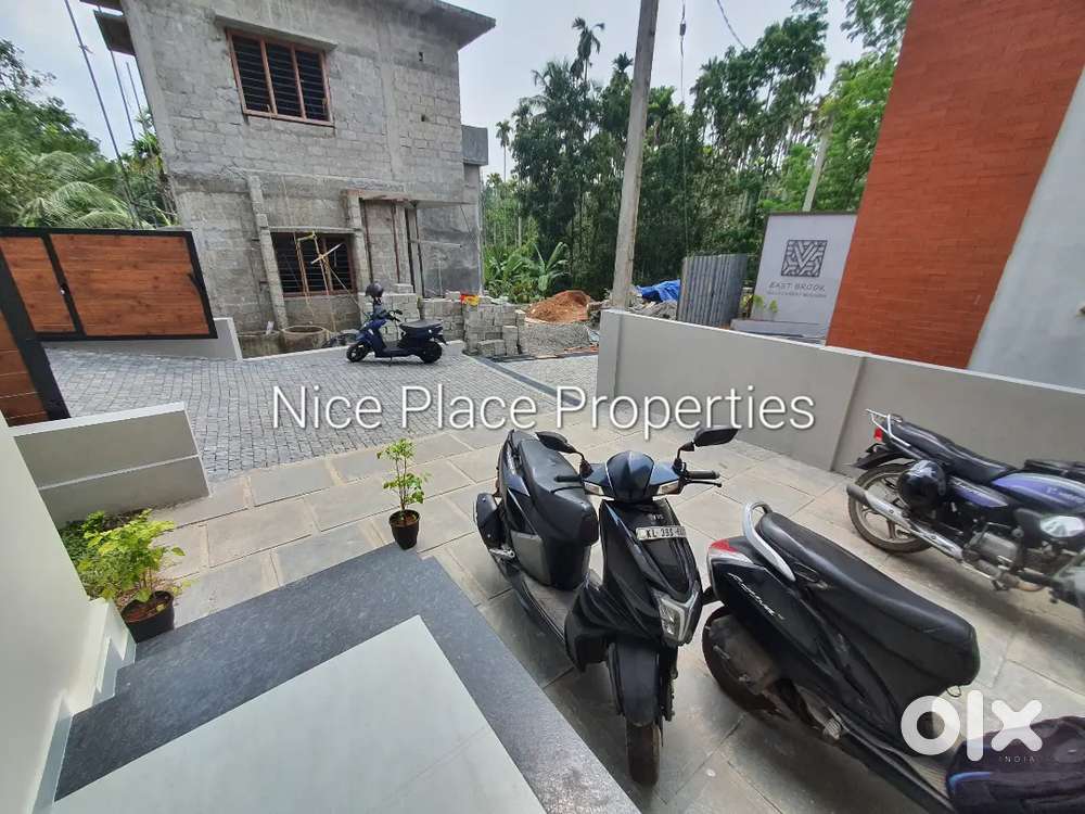 5 Cent's land 1600 sqft 3 bhk Brand New Gated Villas for sale