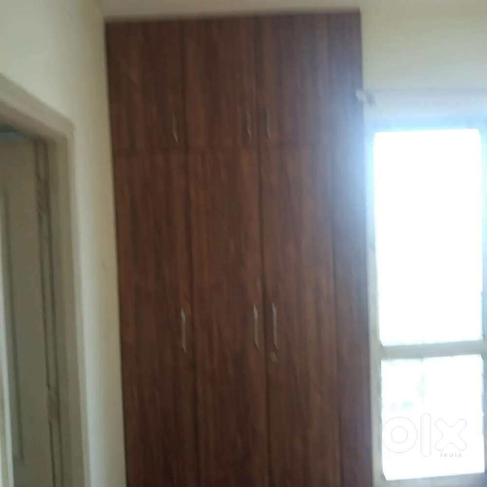 3bhk + study semi furnished avilable for rent at celebrity meadows