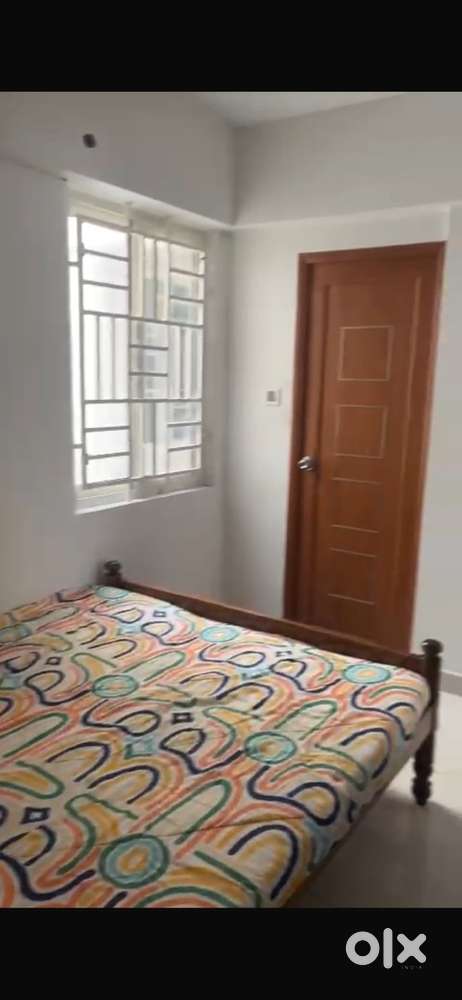 Looking for female flatmate