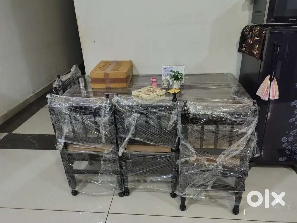 Six Seater Wooden Dinning Table