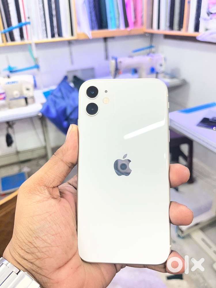 iPhone 11 64 White colour  Good condition