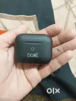 Boat airdops alpha black colour 1 mhine purane
