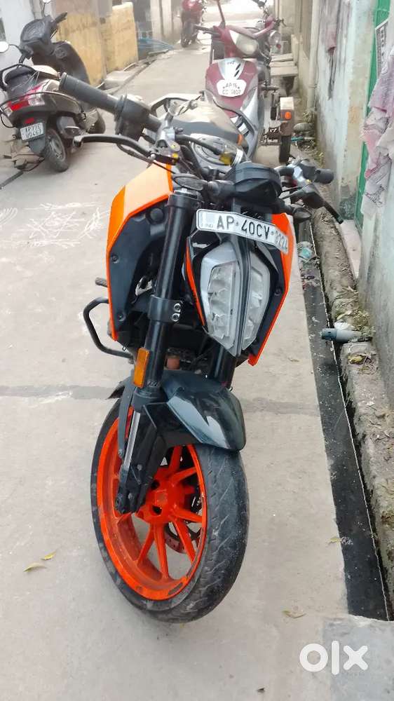 Ktm duktm duke 200 june 21st June 2024 spot cach or emi also ok