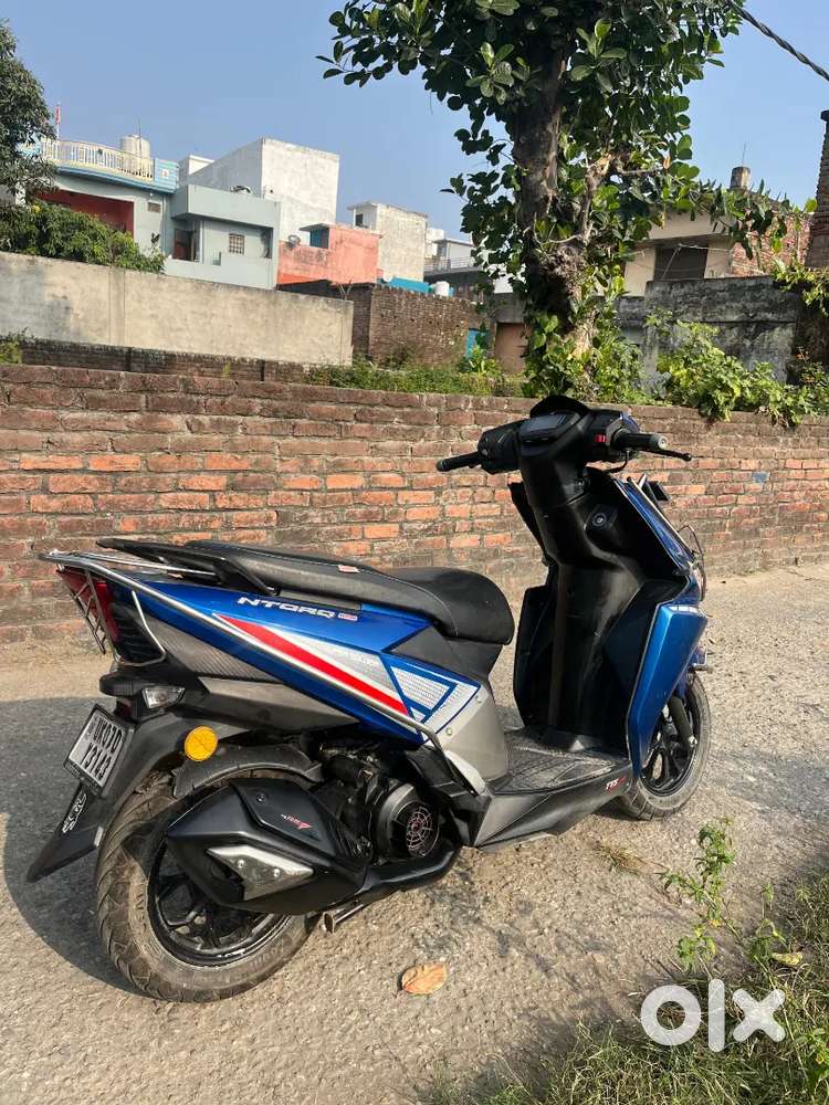 Urgent sale ladies ki gadi hai