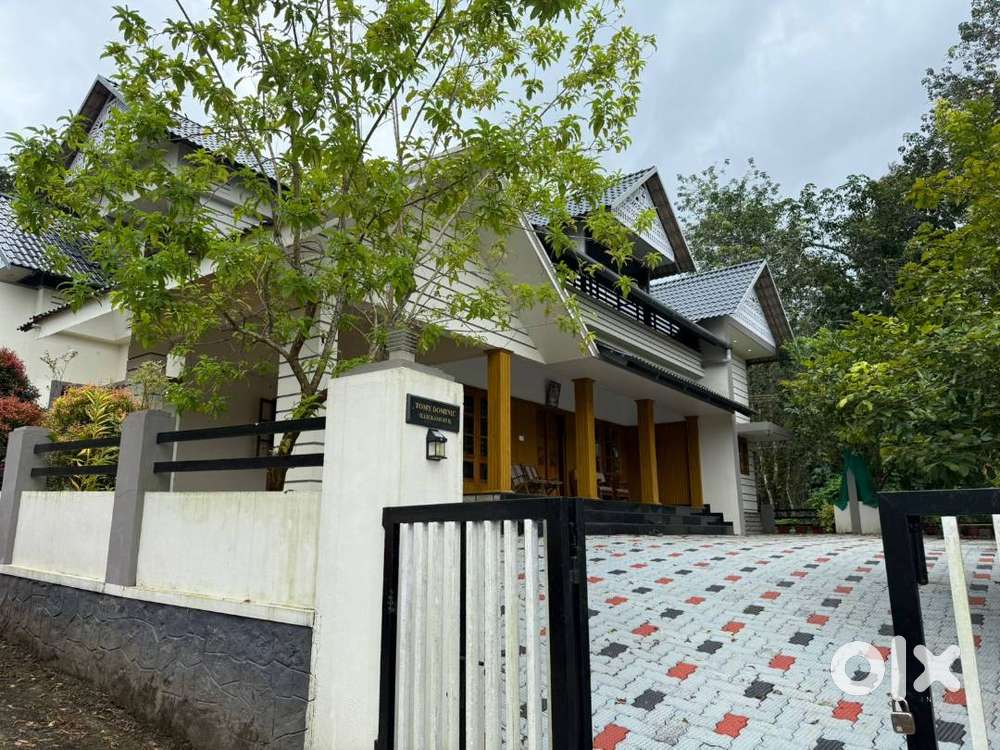 രാജകീയ കലയുള്ള കിടിലൻ വീട് , കാഞ്ഞിരപ്പള്ളി ടൗണിനു സമീപം