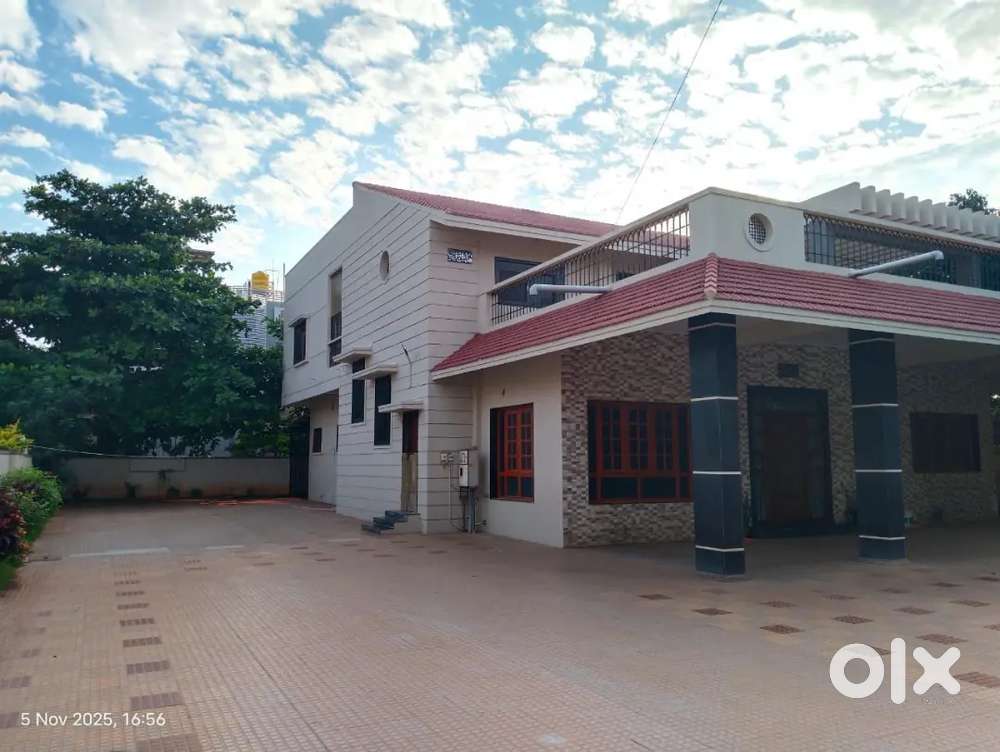 4 rooms House available at Vidya Nagar near national school, Car parki