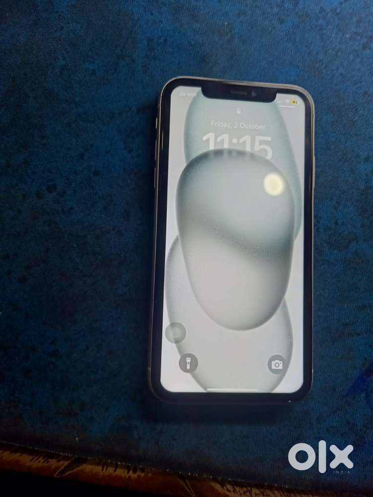 i phone 11 good condion