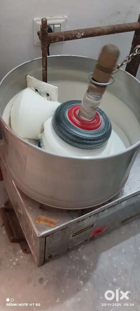 Wait grainder and food cart sell argent