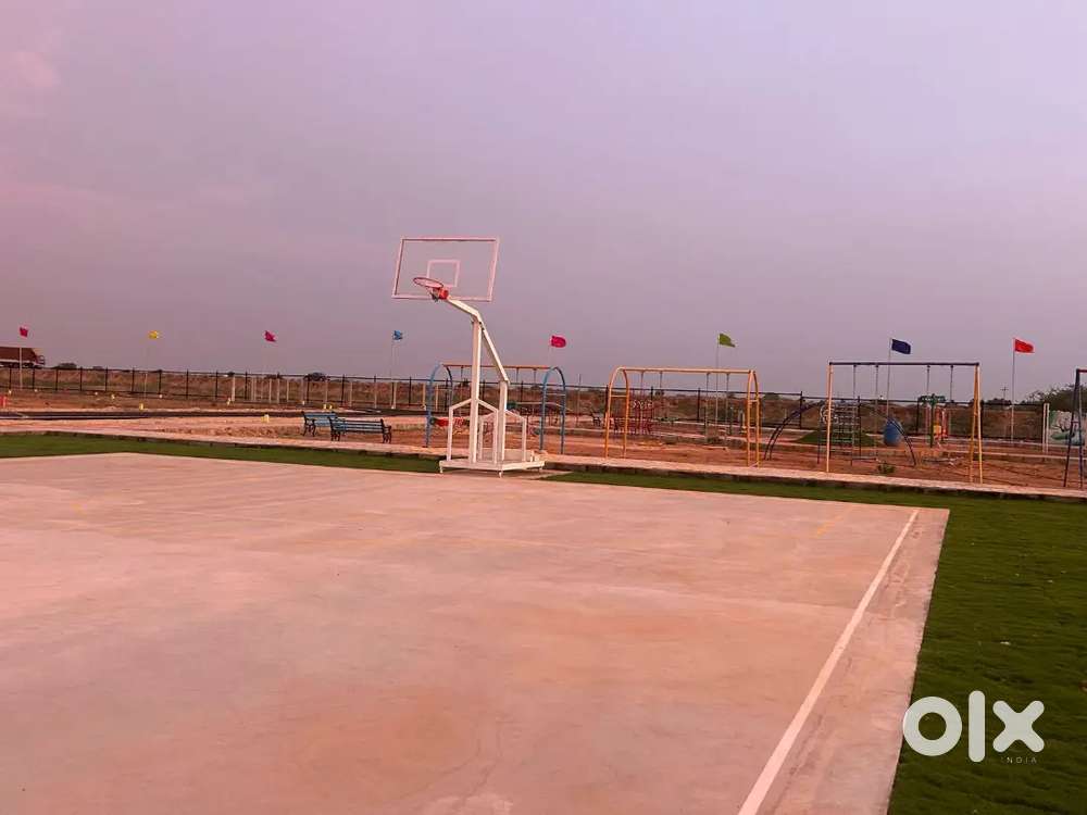 40*30 north facing plots available near by keeranur court