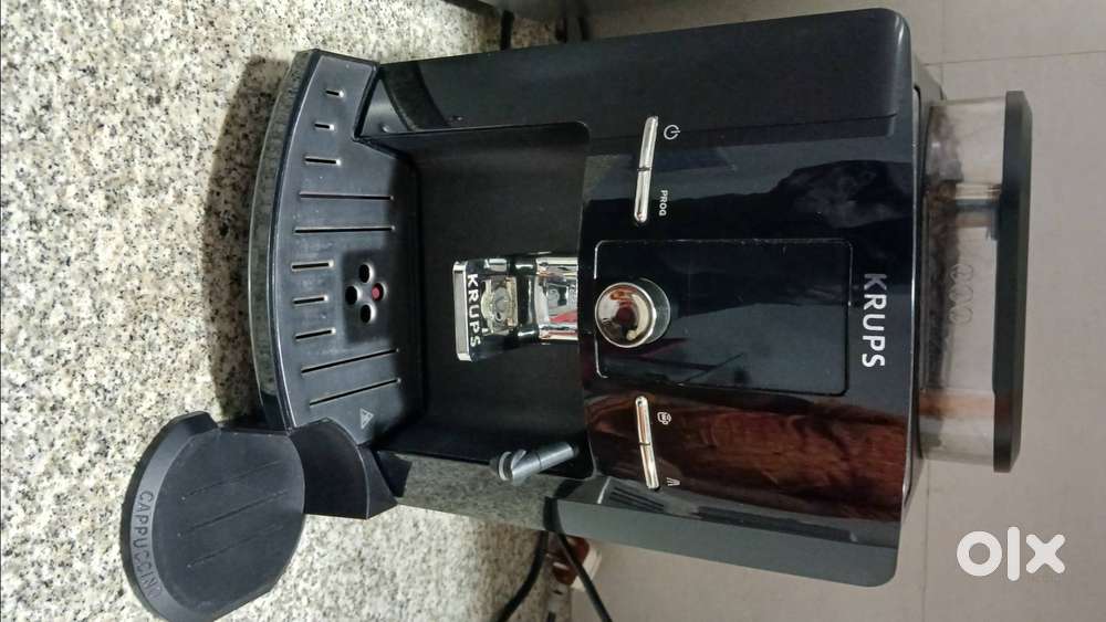 KRUPS EA82 Coffee Machine Includes KRUPS XS6000 auto-cappuccino system