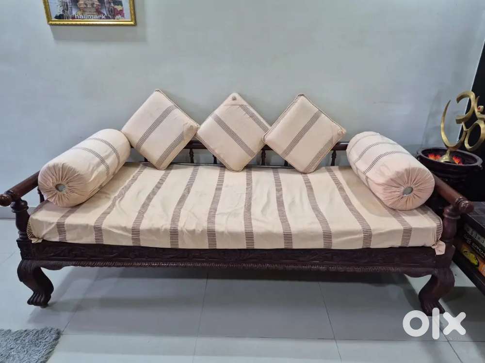 Diwan cot with Bed & Pillows