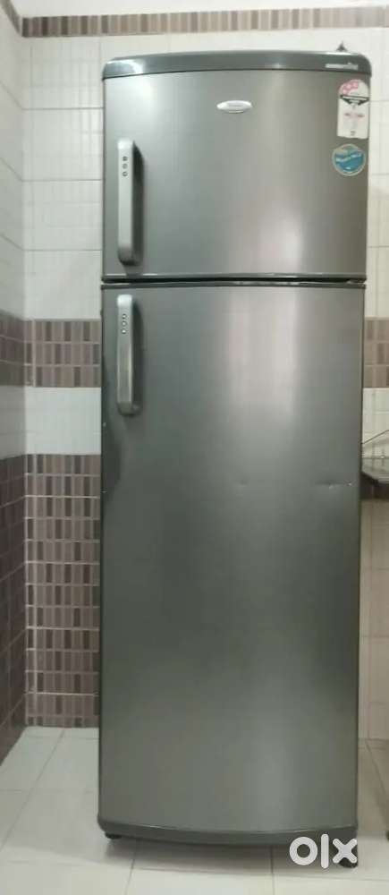 SELLING WHIRLPOOL DOUBLE DOOR REFRIGERATOR. SIZE 280 LITRES