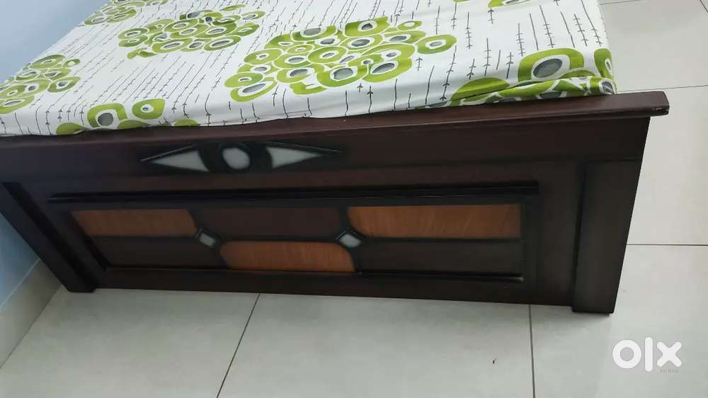 Cot for sale twin bed 4ft*6ft with wakefit matress