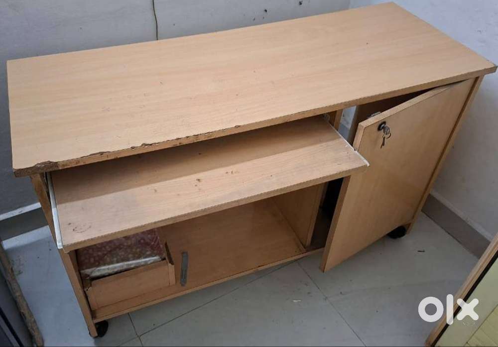 Wooden Computer Table for Sale