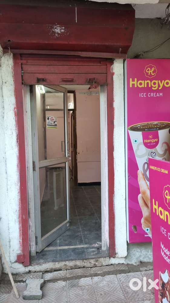 Taleigao small road facing shop available for rent 20k rent