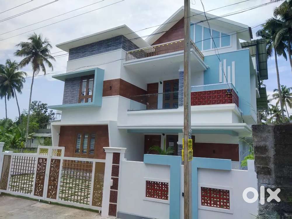 NEAR NH 47 NADATHARA 4 BHK BRAND NEW ELAGANT HOUSE READY TO MOVE