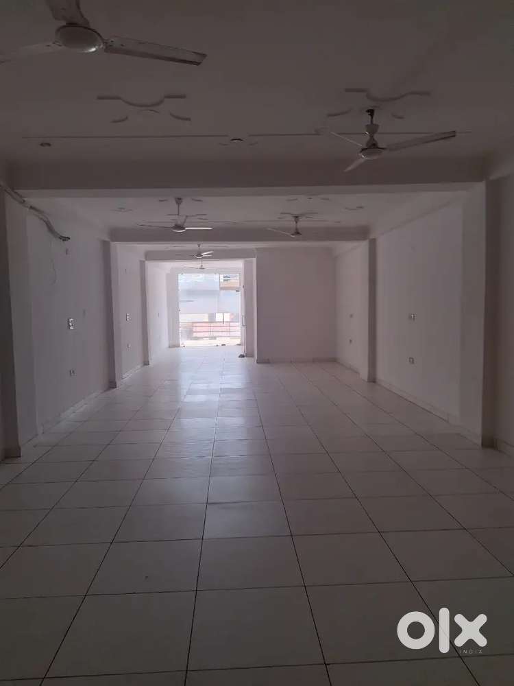 100 gaj hall with lift in uttam nagar metro station in 35000 rs