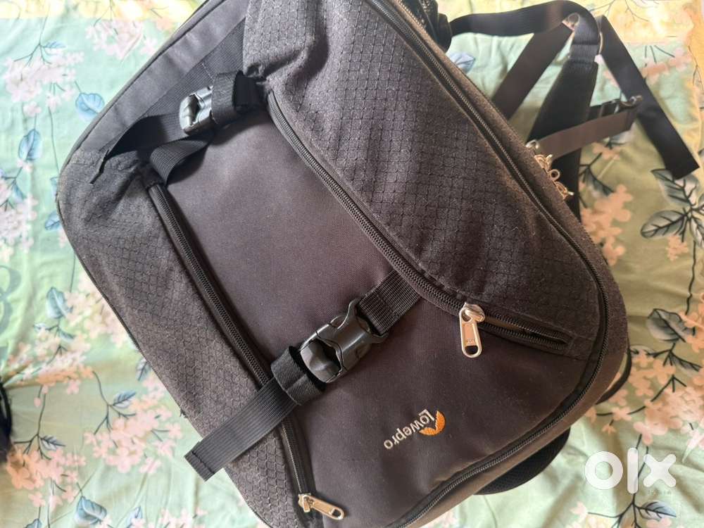 Lowepro camera bag at selling price 5000 new in condition