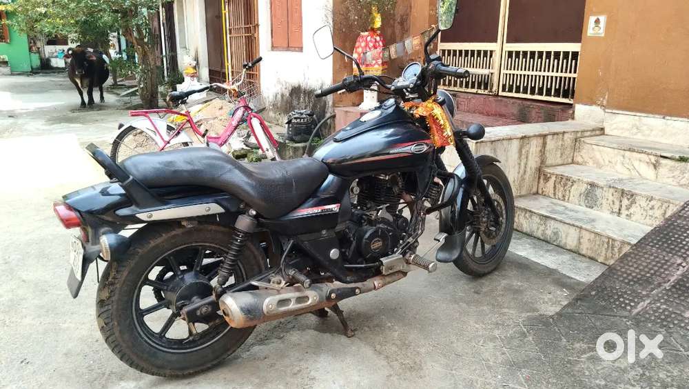 Bajaj Avenger 220 Street