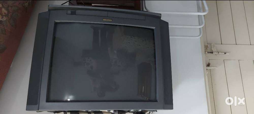 Toshiba picture tube TV, 28inch screen, in working condition with remo