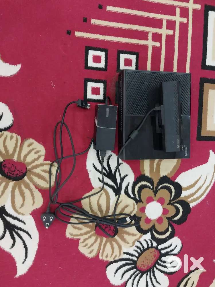Xbox 1s with kenect camera and charger
