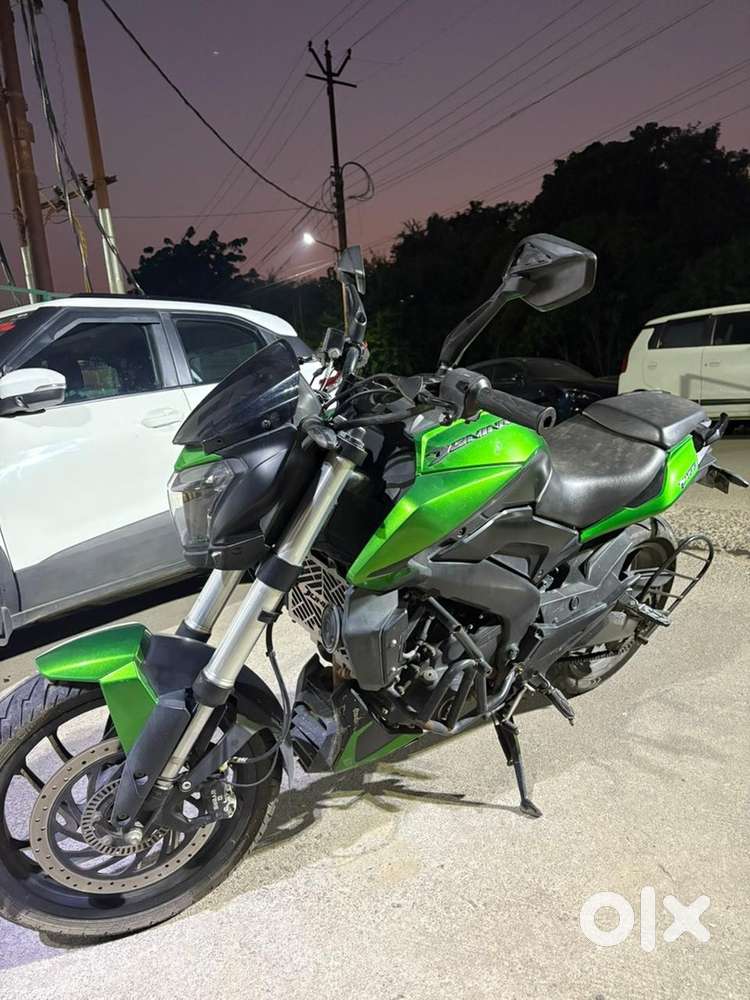 Bajaj dominor 400