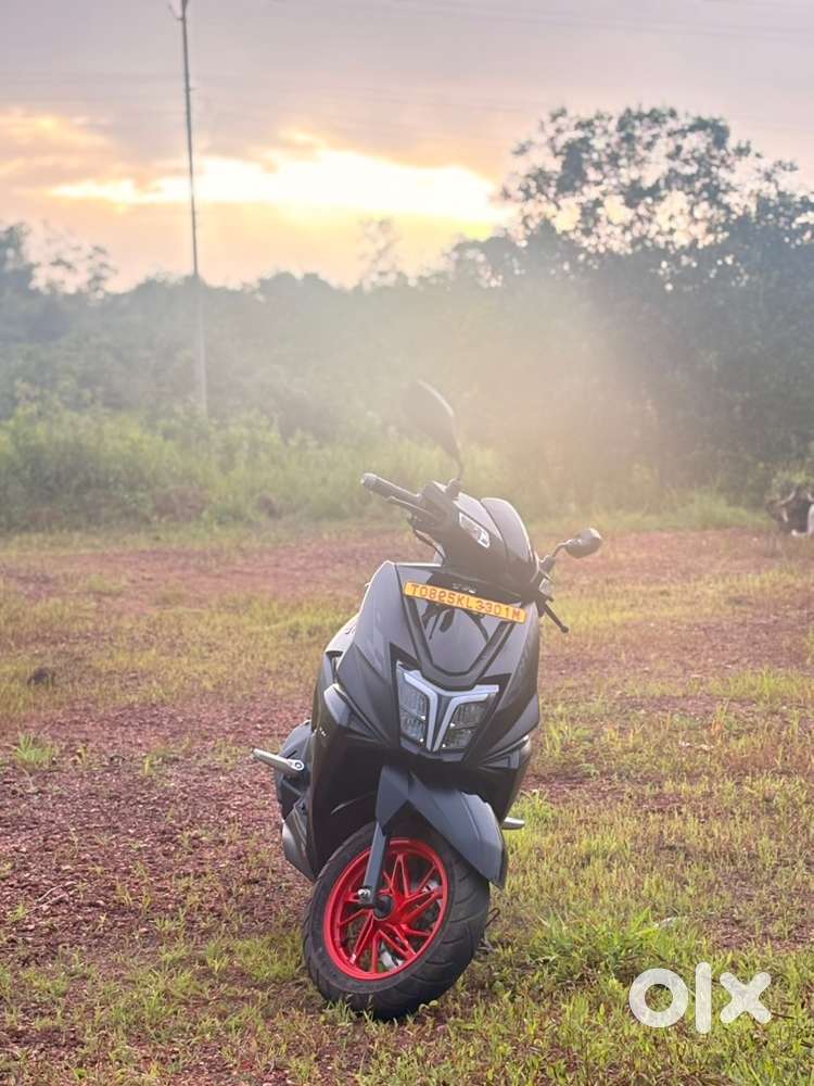 Perfect condition full black race xp model with temperory number