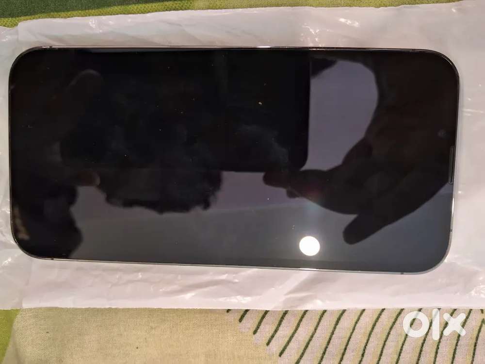 Refurbished phone 1 month used only under warranty 4 month battery 100