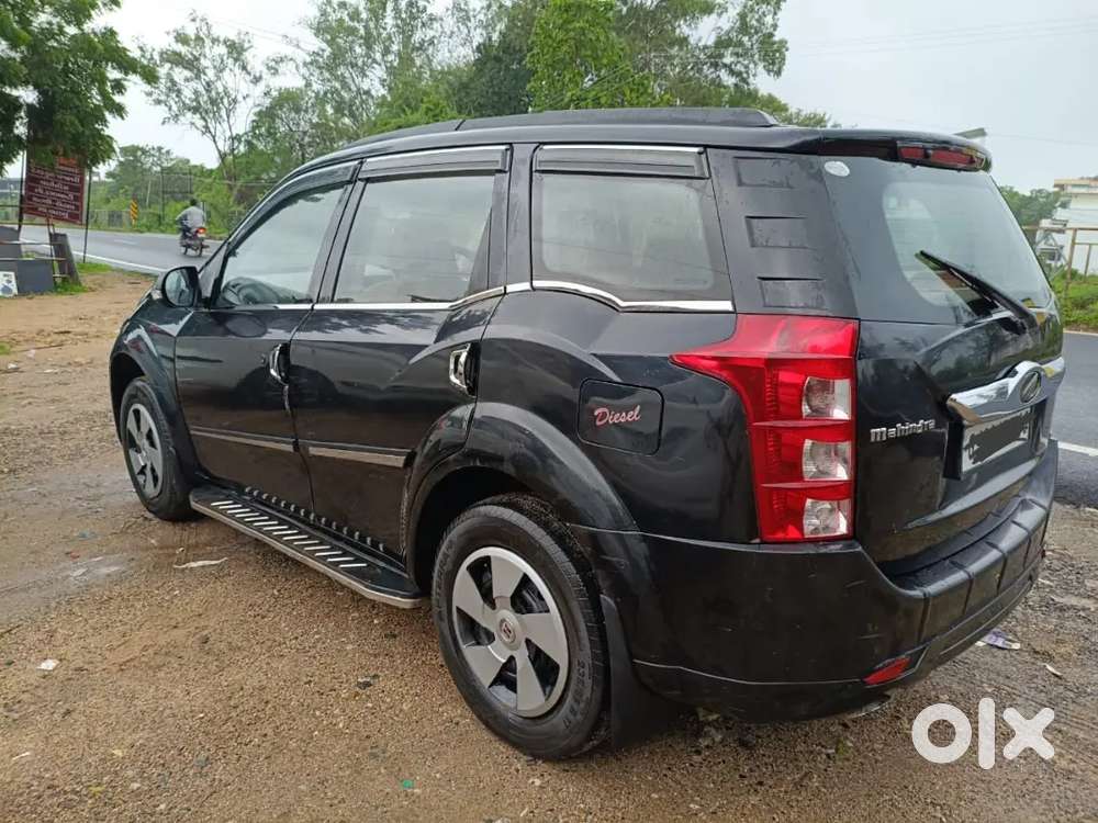 Mahindra XUV500 2015