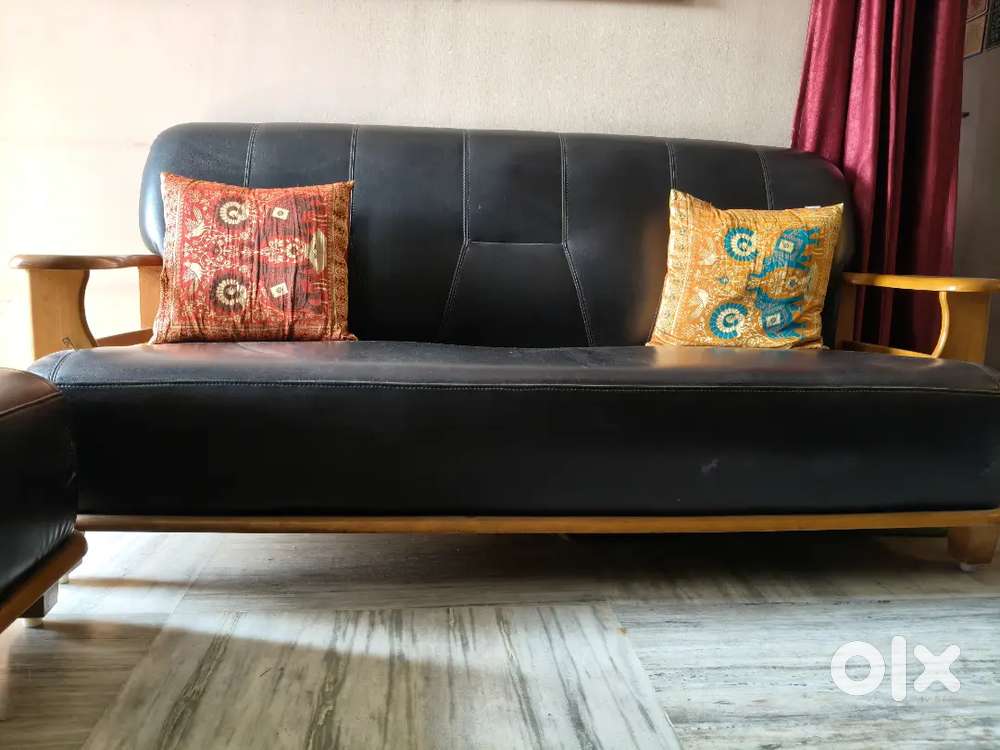 5-seater Leather Sofa Set!