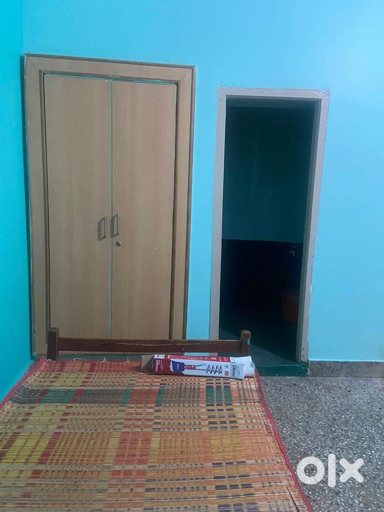 Single bedroom with attatched bath