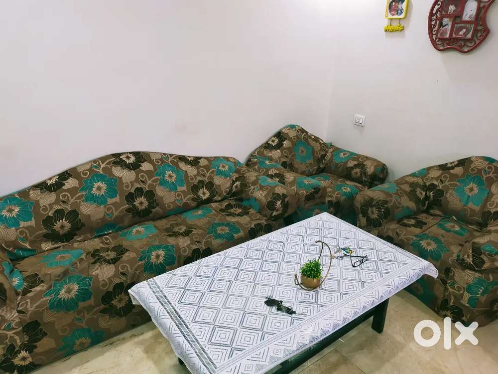 Sofa and tebal