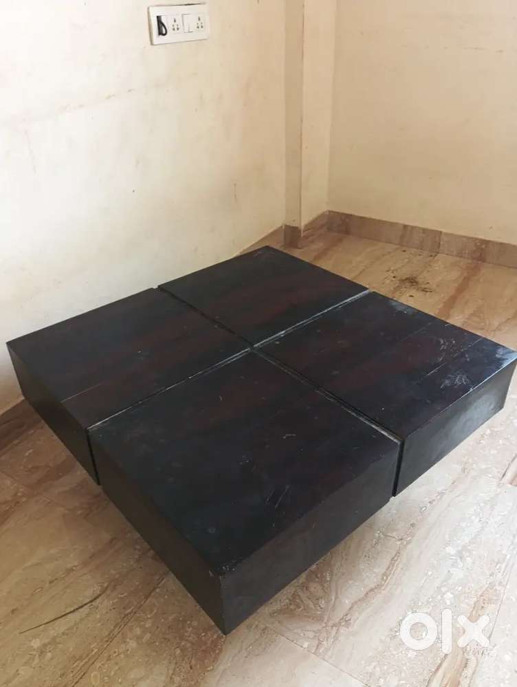 Wooden Center Table in Good Condition – Modern Square Design