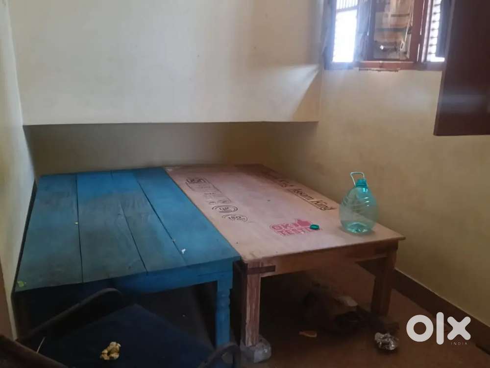 2 room set aliganj near sector Q Chauraha