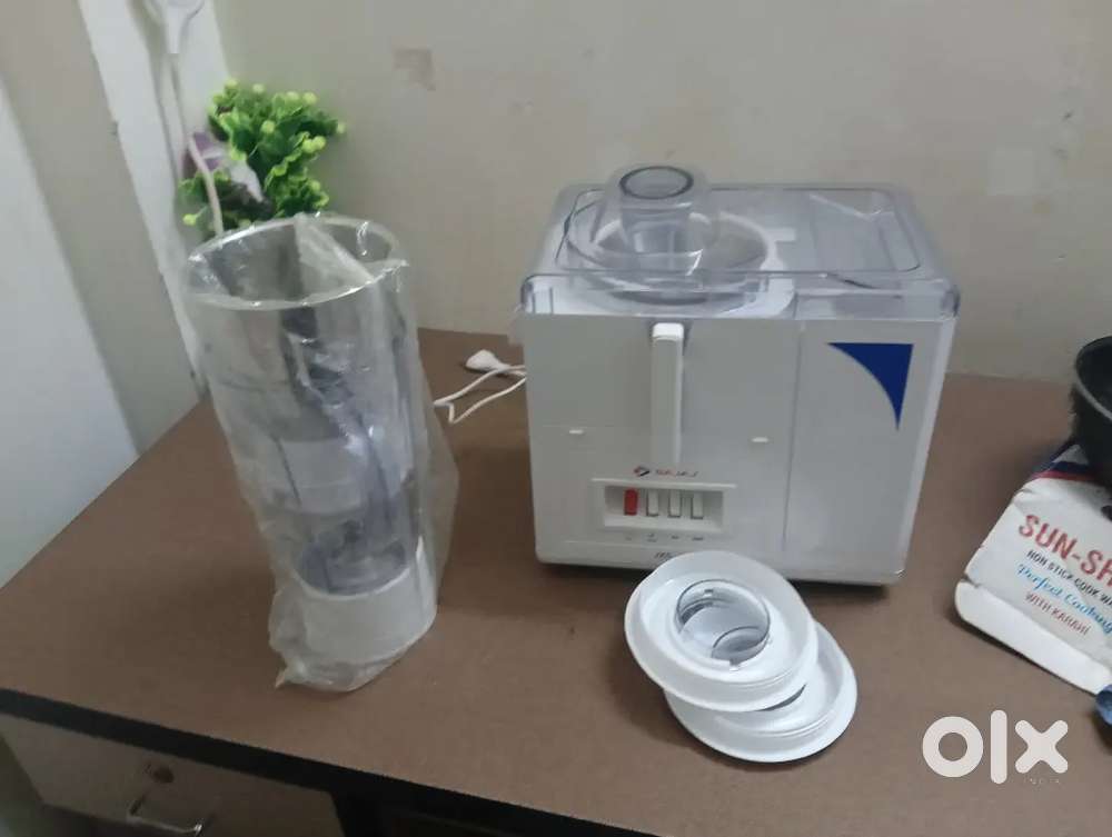 Bajaj juicer+mixture all in one rs.1900