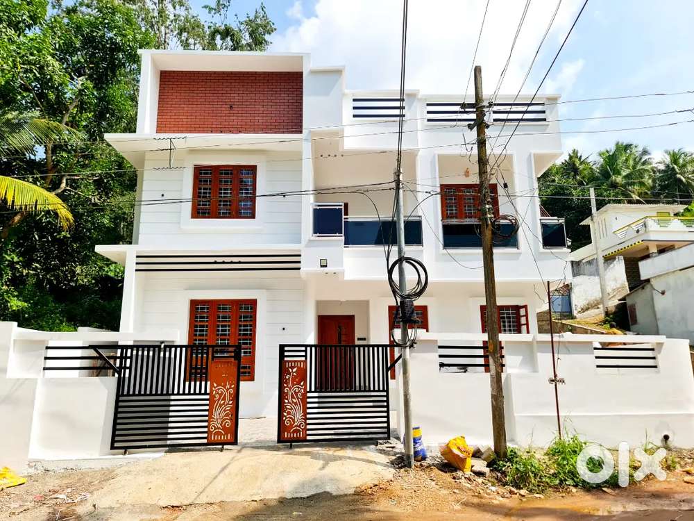 NH 47 150 meter Kazhakootam kariyavattom pangappara 3bhk new 4cent..