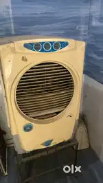 Cooler with stand