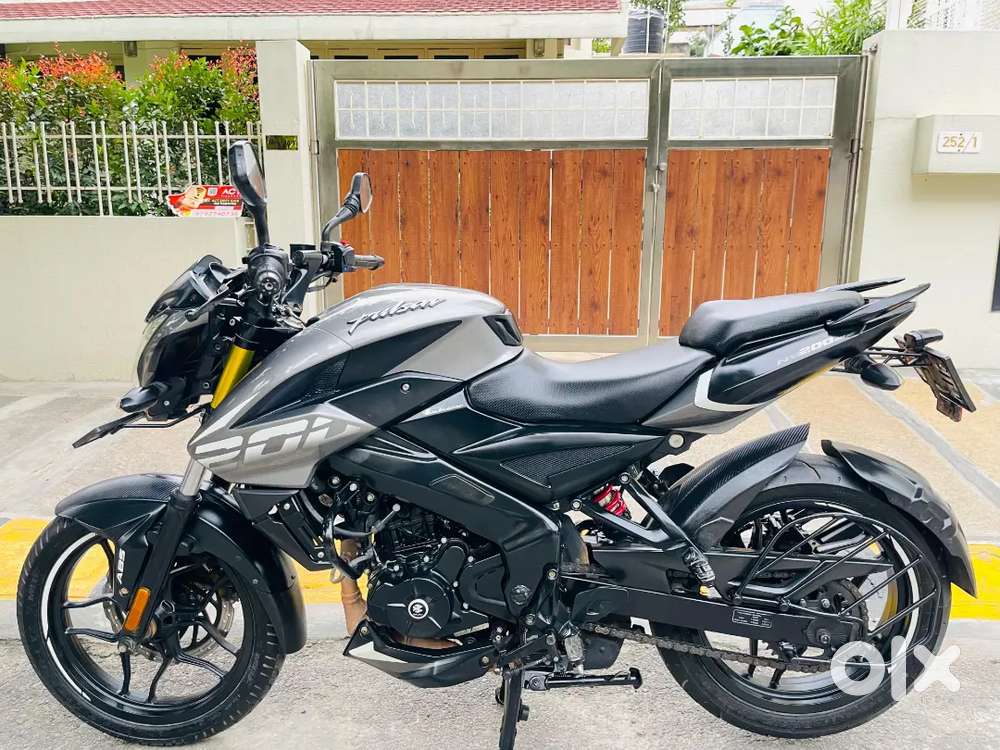 BAJAJ PULSAR NS200 SINGLE OWNER WITH ABS